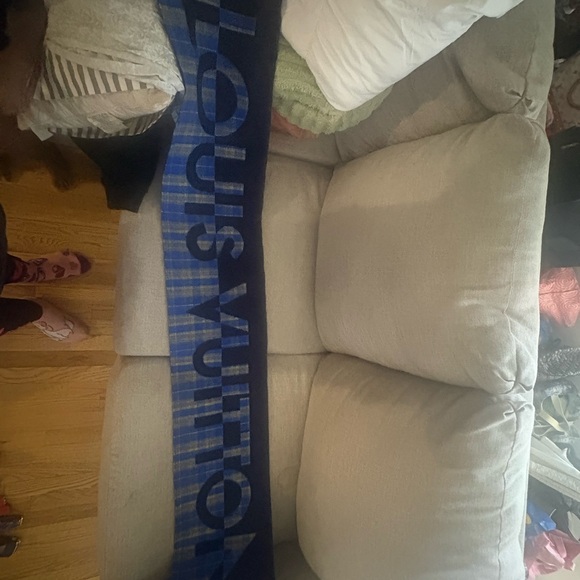 LOUIS VUITTON Women's Blue Escarp Check Scarf in Wool Cashmere - Picture 4 of 11